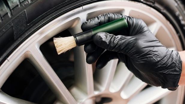 cleaning car wheels